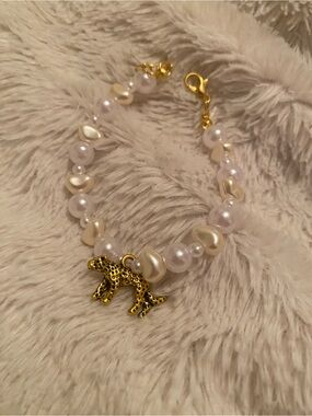 Pearl Bead Bracelet with Gold cheetah charm